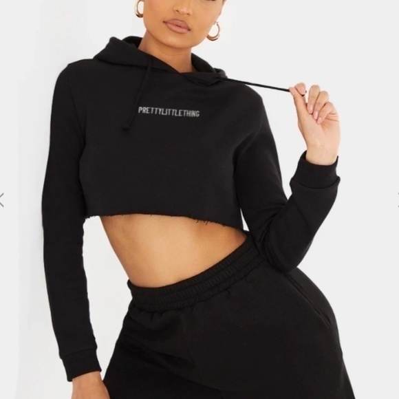 PrettyLittleThing Sweaters - PrettyLittleThings Black Cropped Hooded Sweater- Size Large